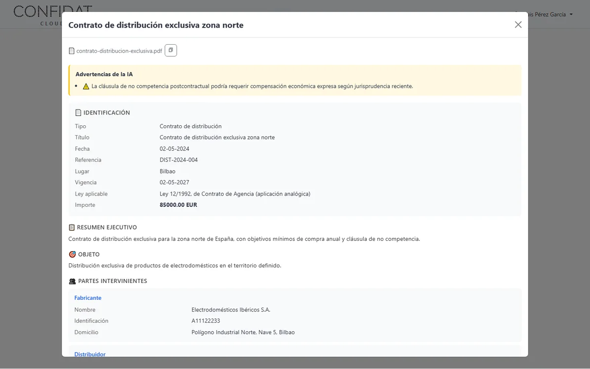 Detalle analizado de un contrato de distribución con alerta y resumen